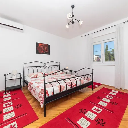 Kastel Kambelovac 10 * Kaštela